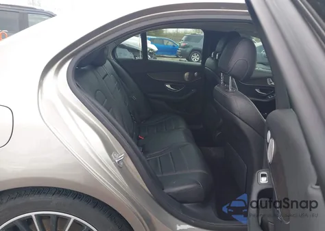 2019 Mercedes-Benz C 300 4Matic z USA, uszkodzony, nr VIN 55SWF8EB0KU283732